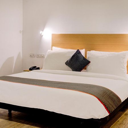Hotel Qubic Near Igi Delhi Airport Ню Делхи Екстериор снимка