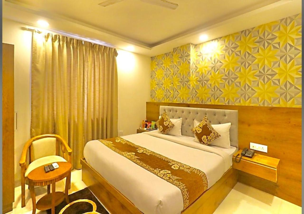 Hotel Qubic Near Igi Delhi Airport Ню Делхи Екстериор снимка