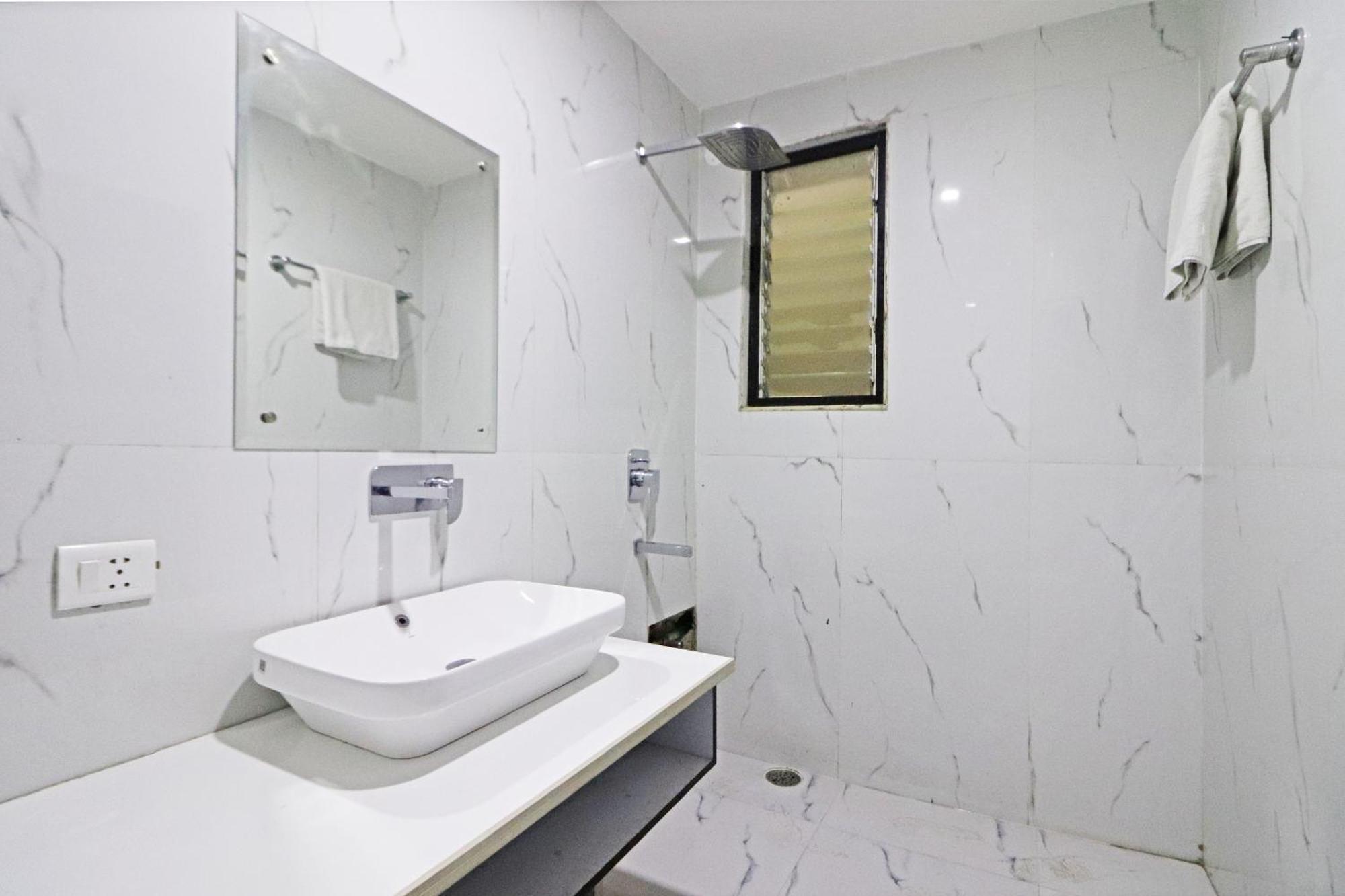 Hotel Qubic Near Igi Delhi Airport Ню Делхи Екстериор снимка