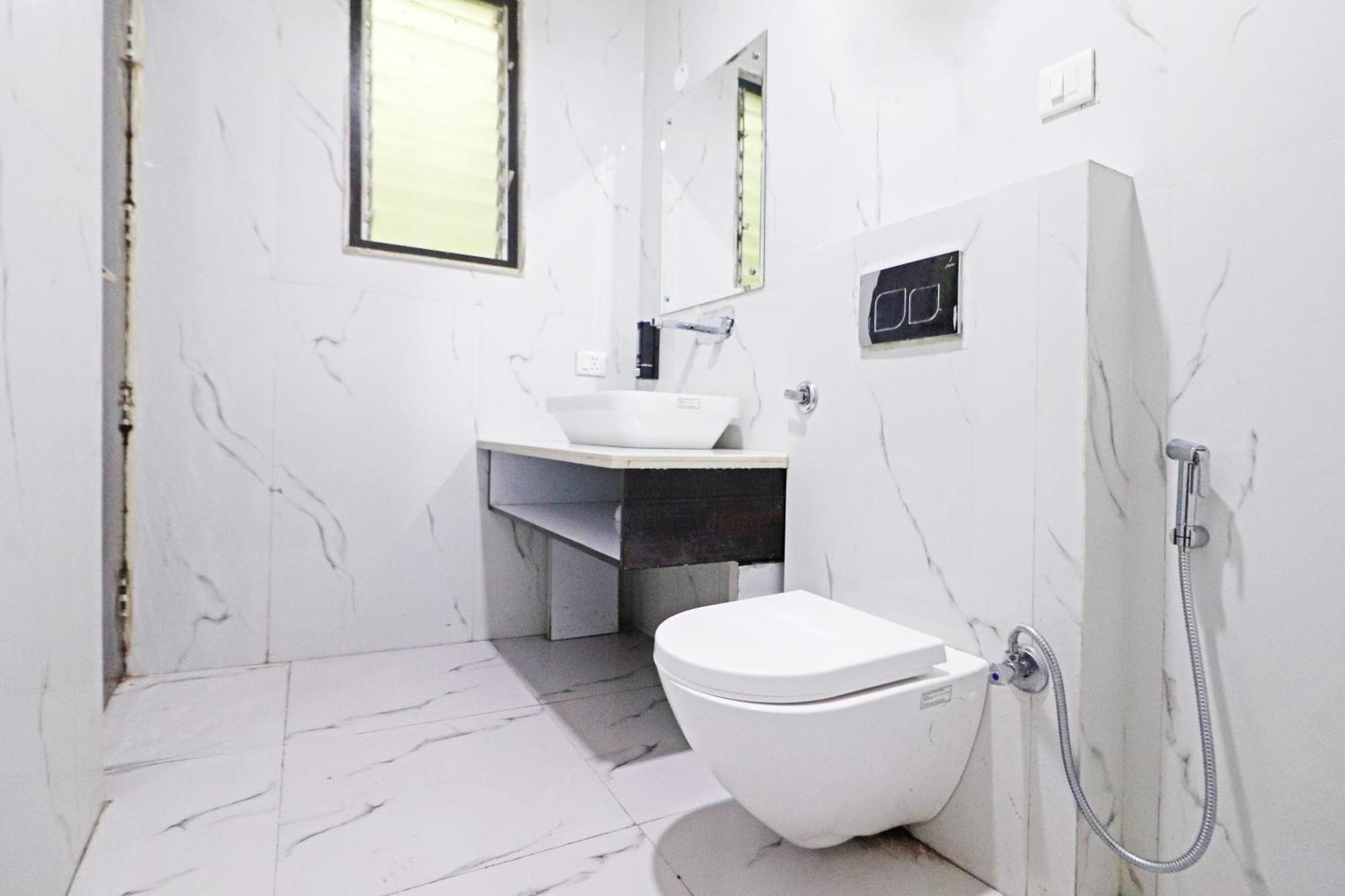 Hotel Qubic Near Igi Delhi Airport Ню Делхи Екстериор снимка
