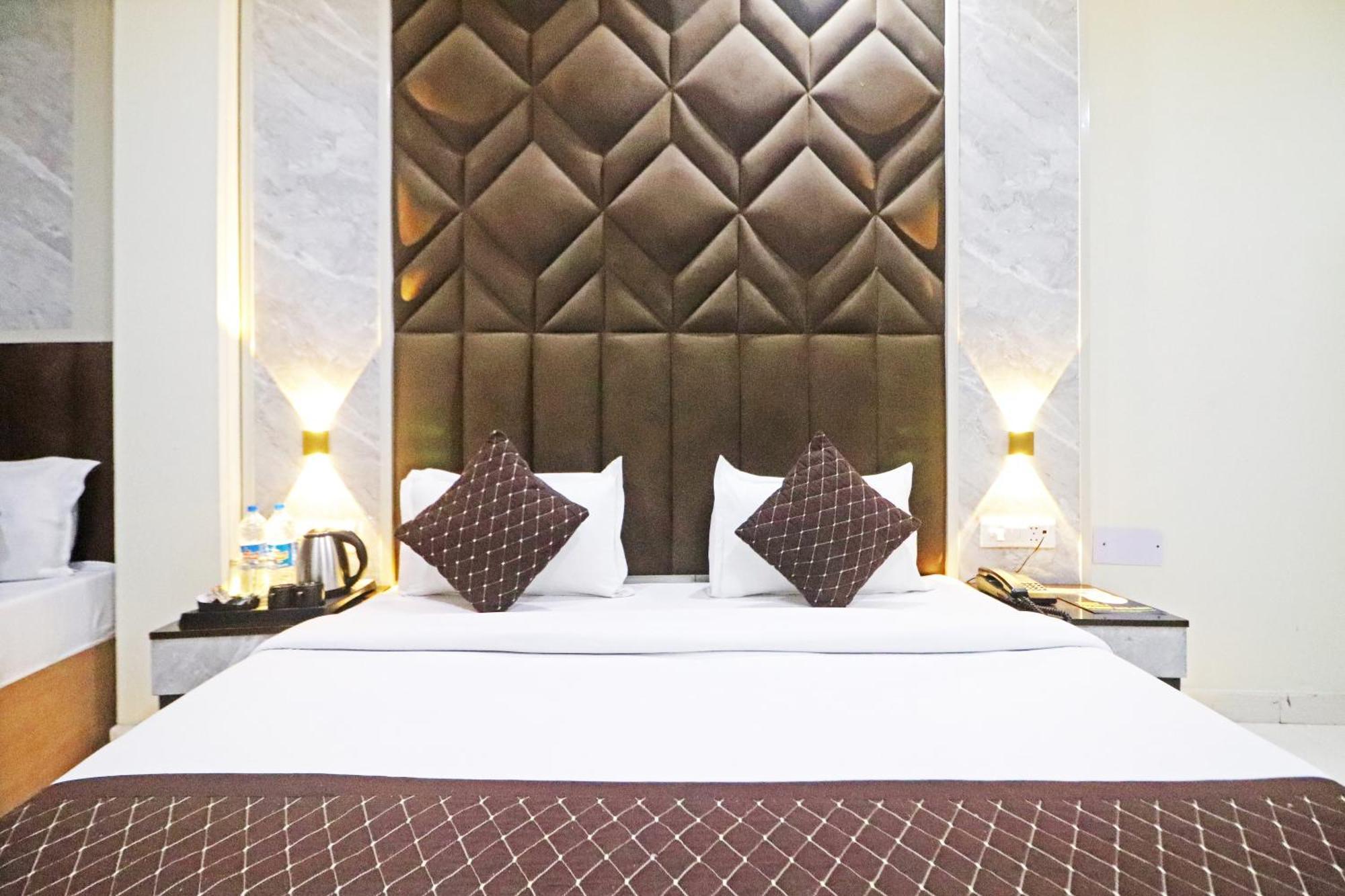 Hotel Qubic Near Igi Delhi Airport Ню Делхи Екстериор снимка