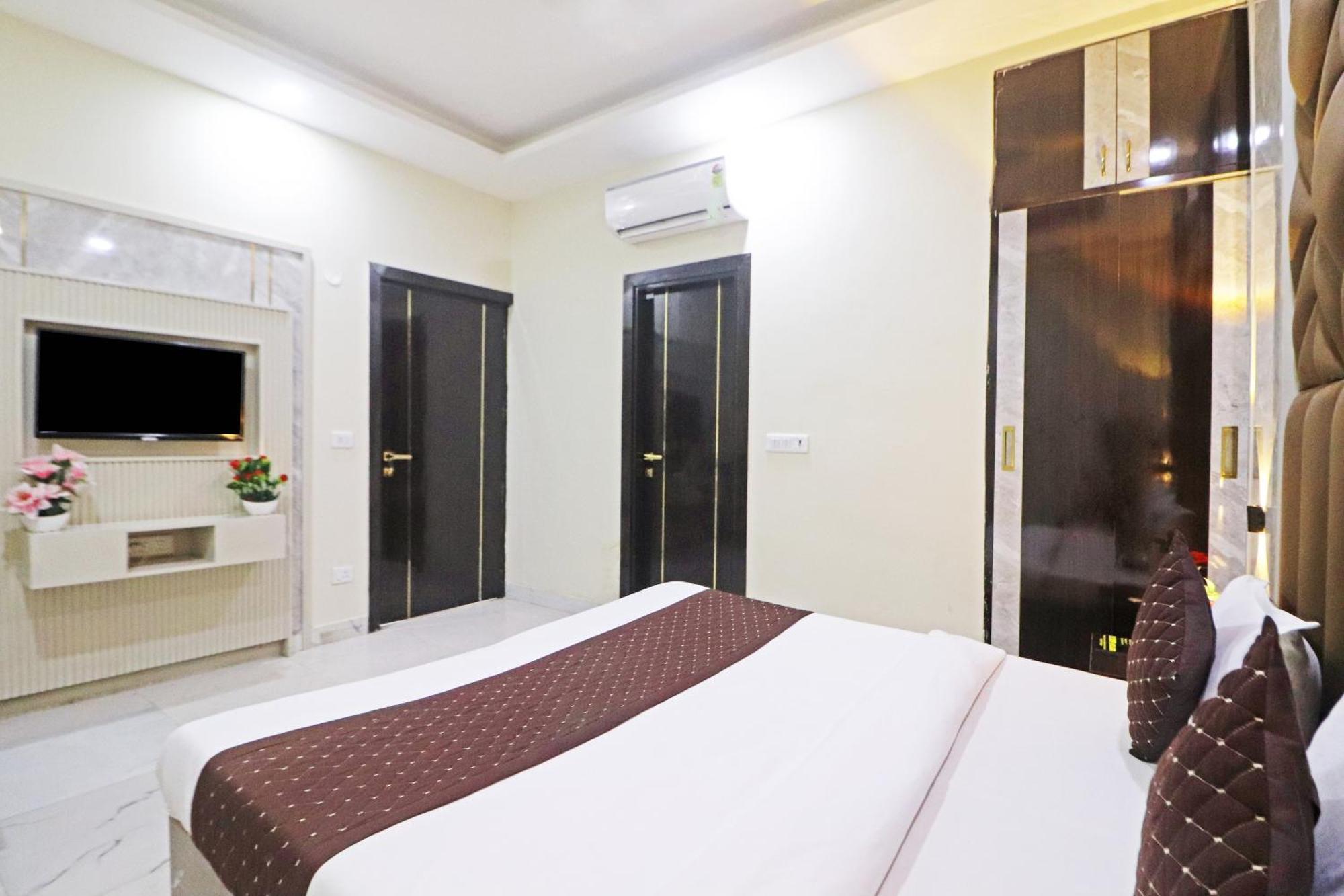 Hotel Qubic Near Igi Delhi Airport Ню Делхи Екстериор снимка